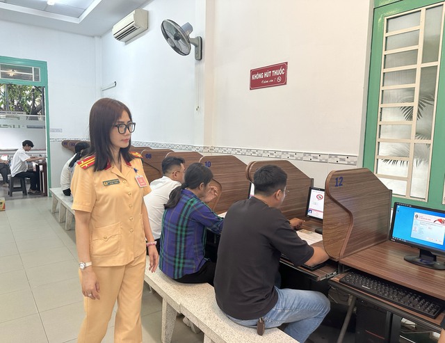 TP.HCM chính thức tổ chức sát hạch, cấp giấy phép lái xe cho người dân - Ảnh 7.
