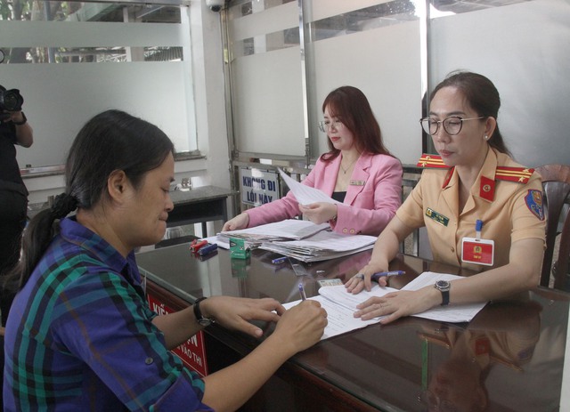 TP.HCM chính thức tổ chức sát hạch, cấp giấy phép lái xe cho người dân - Ảnh 6.