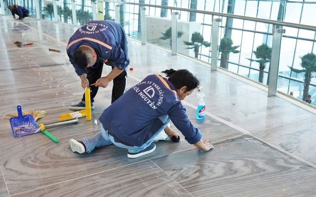 Nguyên nhân khiến Nhà ga T3 sân bay Tân Sơn Nhất vừa khánh thành đã hở gạch lát sàn - Ảnh 3.