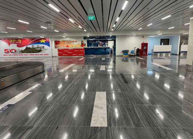 Nguyên nhân khiến Nhà ga T3 sân bay Tân Sơn Nhất vừa khánh thành đã hở gạch lát sàn - Ảnh 4.