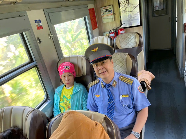 Vị khách “đặc biệt” trốn vé tàu nhận cái kết bất ngờ - Ảnh 1.