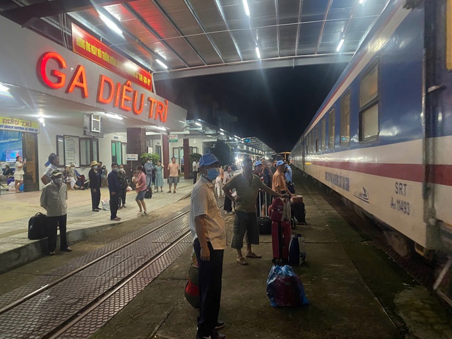 Từ 1/6/2025 ngành đường sắt sẽ có tàu du lịch chạy từ ga Quy Nhơn đến ga Diêu Trì - Ảnh 1.