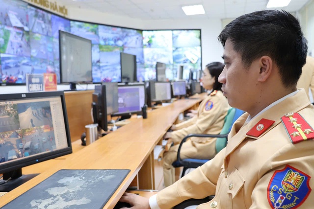 Ngày thứ tư kỳ nghỉ lễ 30/4-01/5: TNGT giảm, xử phạt gần 8 nghìn trường hợp vi phạm giao thông - Ảnh 1.