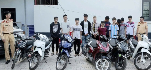  Quảng Ninh: Phạt gần 100 triệu đồng nhóm thanh thiếu niên tụ tập lái xe lạng lách, đánh võng   - Ảnh 1.