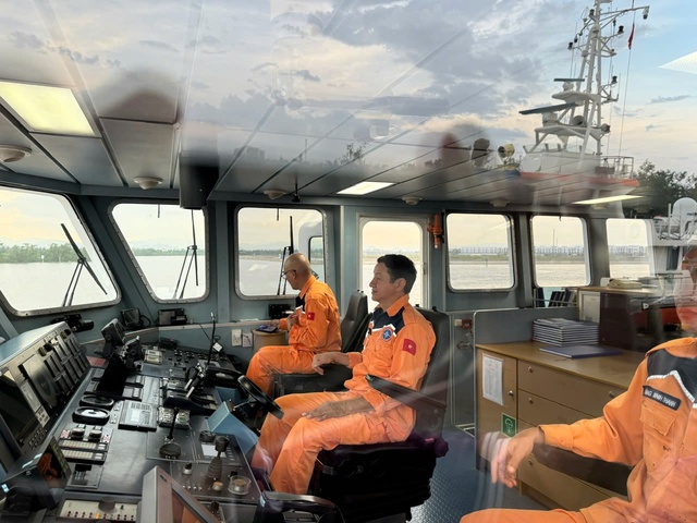 Khẩn trương triển khai công tác tìm kiếm, cứu nạn hàng hải ứng phó bão số 1 - Ảnh 5.