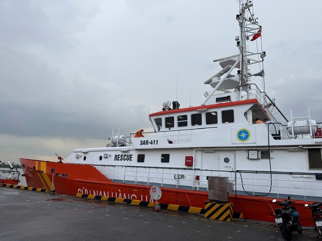 Khẩn trương triển khai công tác tìm kiếm, cứu nạn hàng hải ứng phó bão số 1 - Ảnh 3.