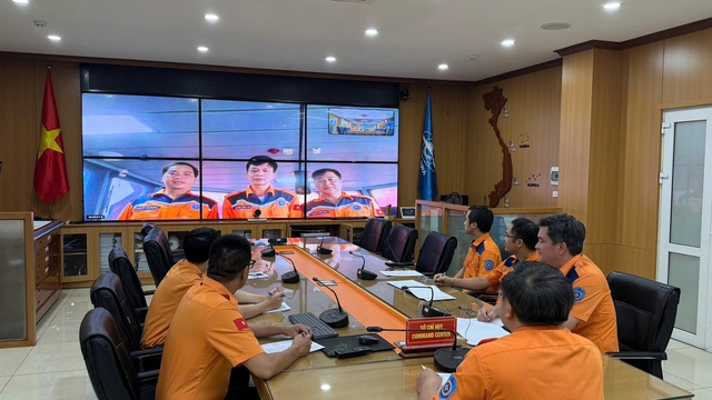Khẩn trương triển khai công tác tìm kiếm, cứu nạn hàng hải ứng phó bão số 1 - Ảnh 4.