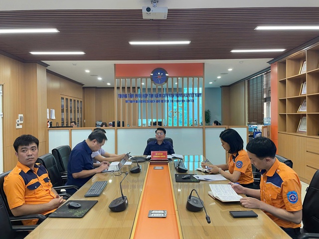 Kịp thời huy động tàu nước ngoài cứu sống 11 ngư dân tàu cá Quảng Ninh chìm trên biển - Ảnh 3.