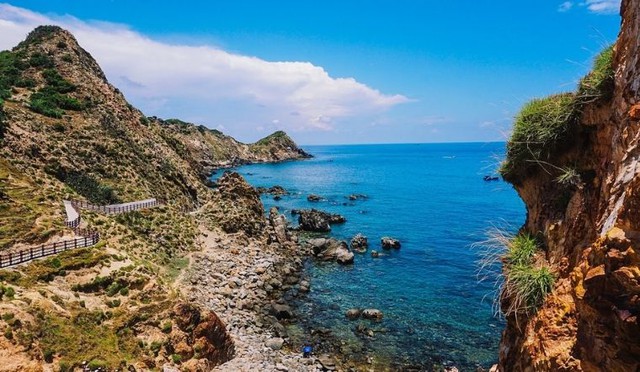 Triển khai phương án bay đêm tại cảng hàng không Phù Cát từ hôm nay- Ảnh 1. Triển khai phương án bay đêm tại cảng hàng không Phù Cát từ hôm nay- Ảnh 1.