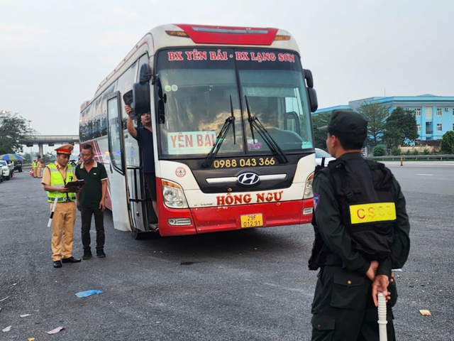 Từ ngày 15/8 ô tô chở khách phải xác định nơi đi, nơi đến có lịch trình và hành trình - Ảnh 1.