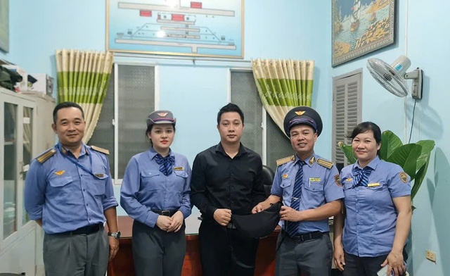 Nửa đầu năm 2025 tiếp viên đường sắt đã trả lại hơn 400 triệu đồng cho khách đi tàu - Ảnh 1.