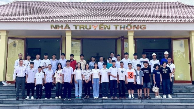 Con em CBCNVC tham quan Nhà máy nhiệt điện Quảng Ninh: Niềm vui nhân đôi, tự hào lan tỏa - Ảnh 1.