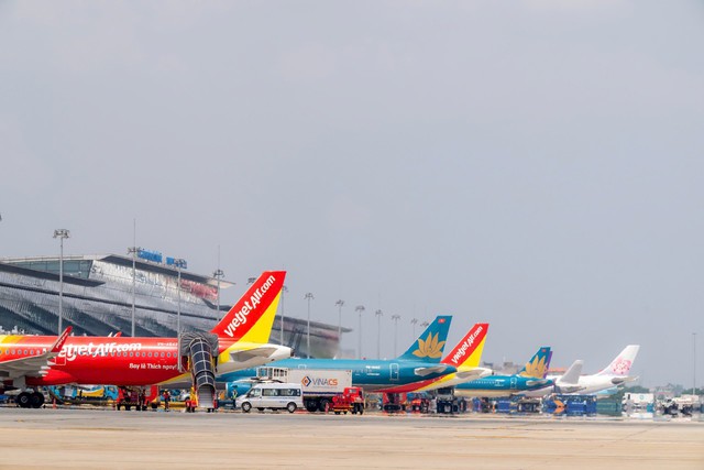 Tỉ lệ máy bay cất cánh đúng giờ tại Nội Bài duy trì ở mức 74% - Ảnh 2.