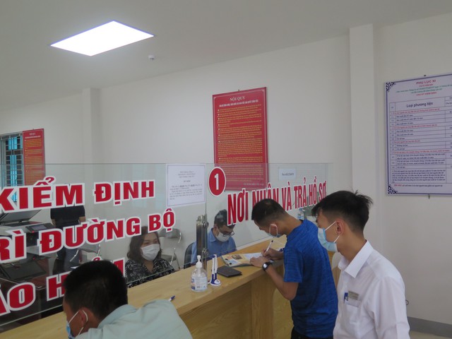 Dự kiến trung tâm đăng kiểm được tự quyết giá dịch vụ kiểm định ôtô - Ảnh 1.