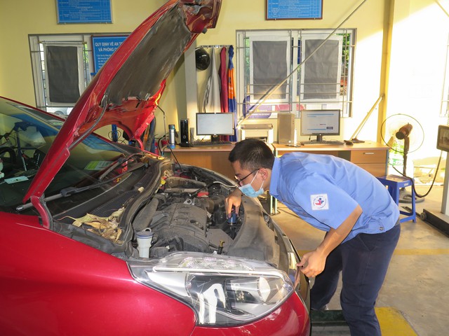 Dự kiến trung tâm đăng kiểm được tự quyết giá dịch vụ kiểm định ôtô - Ảnh 2.