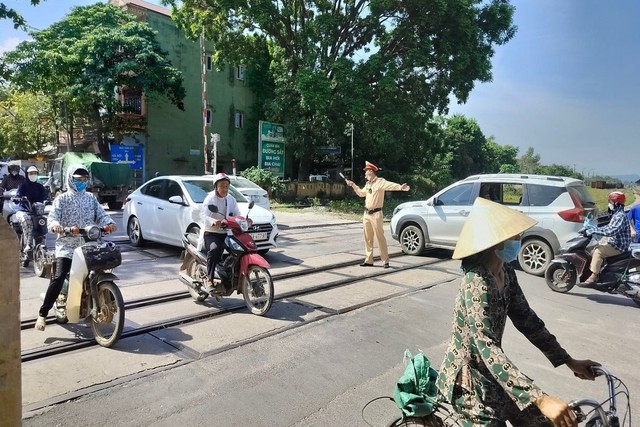 Thủ tướng chỉ thị tăng cường bảo đảm TTATGT đường sắt trong tình hình mới - Ảnh 1.