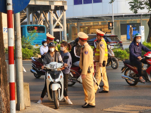 Nhiều giải pháp đảm bảo trật tự ATGT những tháng cuối năm - Ảnh 2.