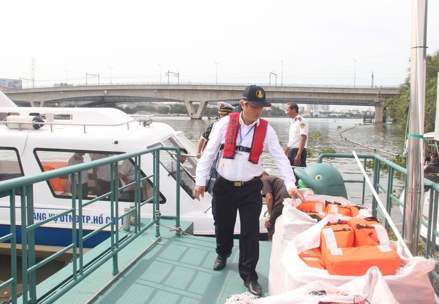 TP.HCM tăng cường kiểm tra bến thuỷ nội địa trong mùa mưa, bão - Ảnh 1.
