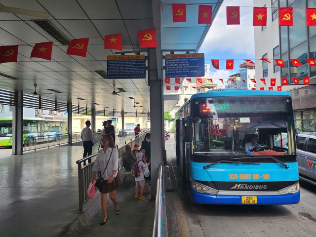 Hà Nội điều chỉnh 29 tuyến buýt kết nối giải tỏa hành khách phục vụ tổng hợp luyện A80- Ảnh 1.