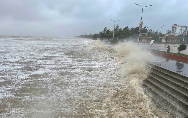 Nghệ An căng mình ứng phó bão số 5 (Kajiki) - Ảnh 1.