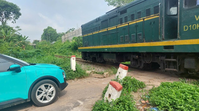 Bộ Xây dựng yêu cầu triển khai quyết liệt Chỉ thị của Thủ tướng về bảo đảm ATGT đường sắt- Ảnh 2.