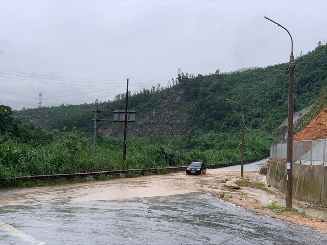 Ảnh hưởng bão số 5: Mưa to, kéo dài gây ngập lụt nhiều khu vực ở Quảng Ninh - Ảnh 6.