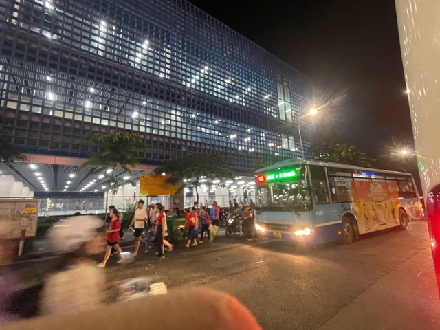 Hà Nội: Tàu điện chạy xuyên đêm, gần 100 tuyến buýt điều chỉnh lộ trình phục vụ hành khách xem tổng duyệt A80- Ảnh 2.