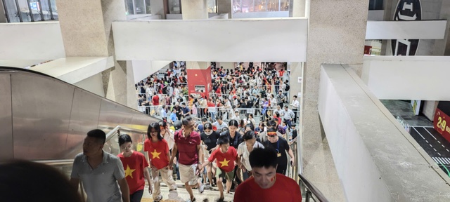 Hà Nội: Tàu điện chạy xuyên đêm, gần 100 tuyến buýt điều chỉnh lộ trình phục vụ hành khách xem tổng duyệt A80- Ảnh 1.