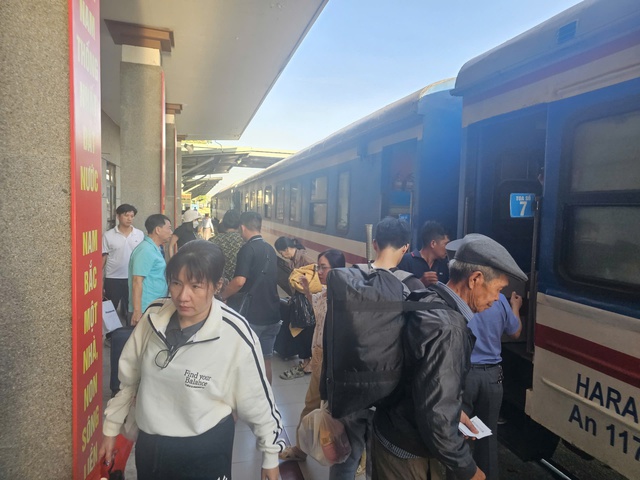 Ngành đường sắt tăng cường 54 chuyến tàu, điều chỉnh lịch trình phục vụ dịp Lễ Quốc khánh 2/9 - Ảnh 1.