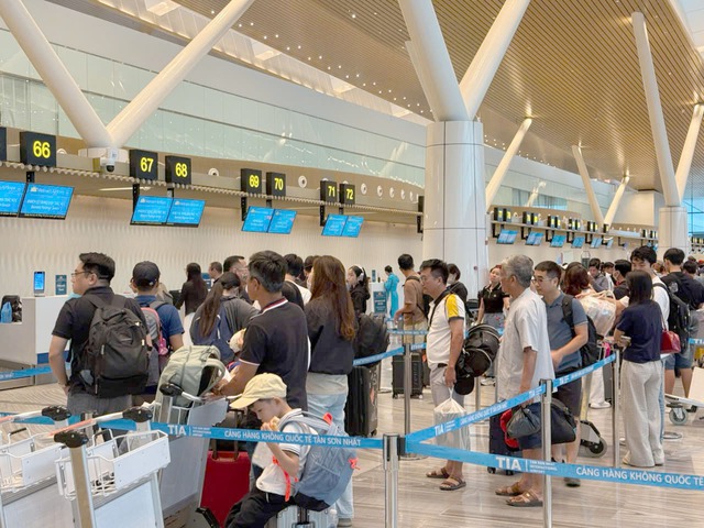 Người dân TP.HCM nghỉ Lễ 2/9 sớm, giao thông cửa ngõ ùn ứ  - Ảnh 7.