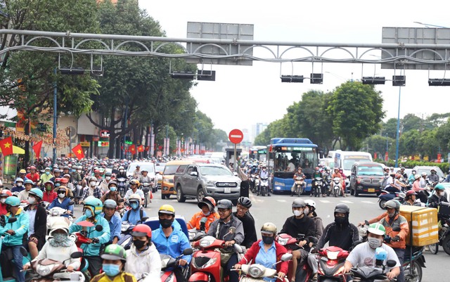 CSGT TP.HCM khuyến cáo người dân lộ trình di chuyển cao điểm Lễ 2/9 - Ảnh 1.