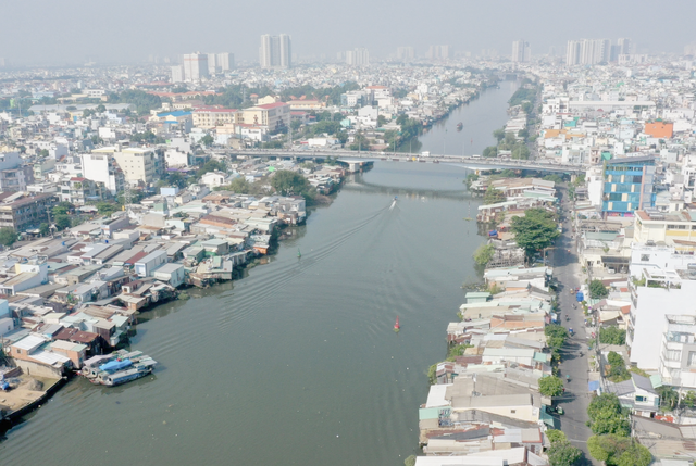 TP.HCM đẩy nhanh giải phóng mặt bằng, giải ngân vốn cho các dự án trọng điểm - Ảnh 2.
