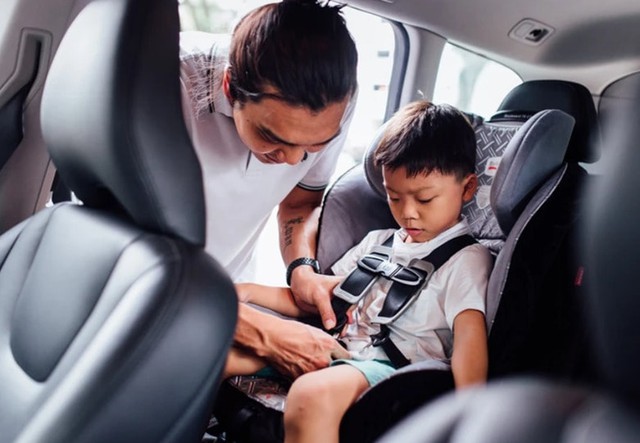 Sử dụng thiết bị an toàn cho trẻ em ngồi trên ôtô như thế nào?- Ảnh 3.