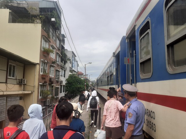 Sẽ quy định rõ thời hạn phê duyệt phương án giá dịch vụ điều hành vận tải đường sắt - Ảnh 2.