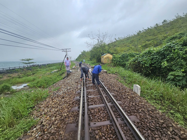 Rút ngắn thời gian cấp giấy phép xây dựng công trình trong phạm vi đất đường sắt - Ảnh 1.