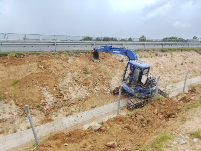Kịp thời xử lý sạt lở trên cao tốc Vĩnh Hảo - Phan Thiết - Ảnh 2.