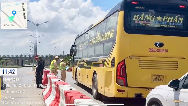 Cao tốc Nội bài- Lào Cai xuất hiện nhiều vi phạm giao thông, CSGT khuyến cáo - Ảnh 1.