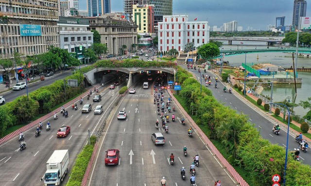 TP.HCM: Cấm xe qua hầm Thủ Thiêm trong ba buổi chiều - Ảnh 1.