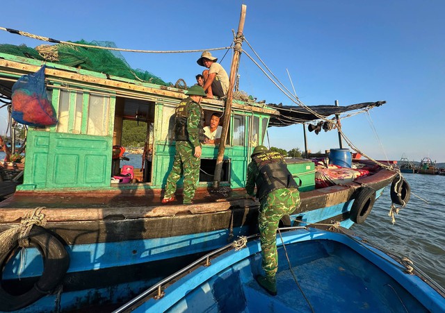 Ứng phó bão số 9: Tạm ngừng cấp phép tàu ra khơi trên vùng biển Quảng Ninh  - Ảnh 1.