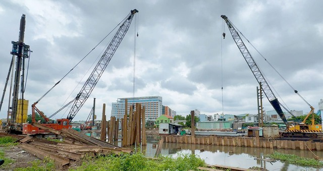 Dự án nạo vét, cải tạo rạch Xuyên Tâm nguy cơ chậm tiến độ do hơn 2.000 hộ dân chưa bàn giao mặt bằng - Ảnh 1.