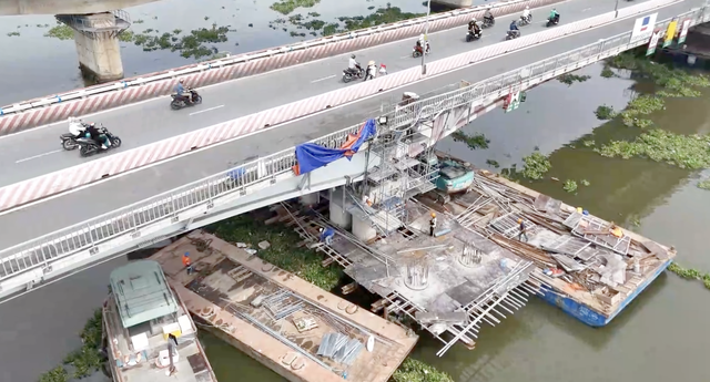 TP.HCM hoàn tất việc nâng tĩnh không cầu Bình Triệu 1 - Ảnh 2.