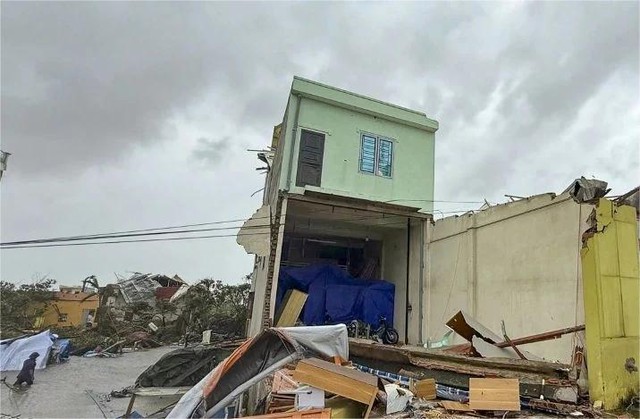 Thanh Hoá căng mình ứng phó, khắc phục hậu quả bão số 10 - Ảnh 1.