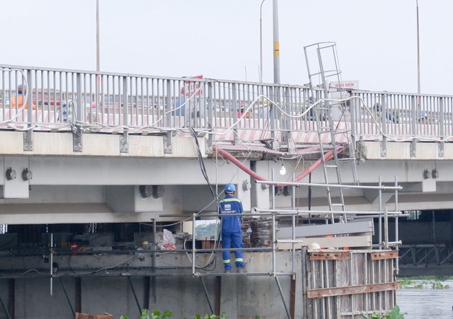 TP.HCM hoàn tất việc nâng tĩnh không cầu Bình Triệu 1 - Ảnh 1.