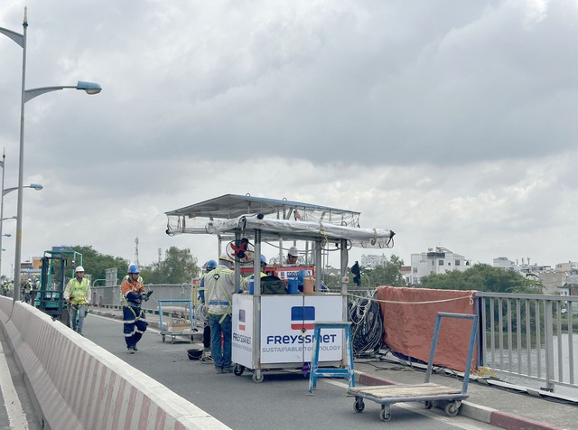 TP.HCM hoàn tất việc nâng tĩnh không cầu Bình Triệu 1 - Ảnh 3.