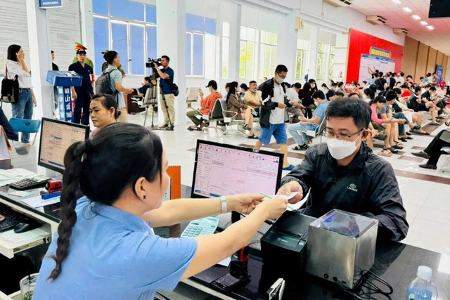 Ngành Đường sắt tiếp nhận đăng ký mua vé tàu tập thể Tết Bính Ngọ 2026 - Ảnh 1.
