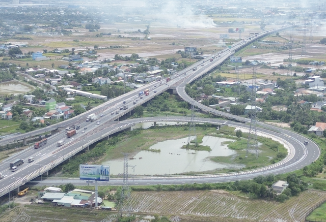 Đẩy nhanh thi công dự án Vành đai 3, dự kiến thông xe cuối năm 2025 - Ảnh 2.