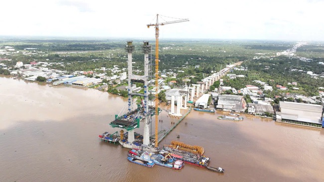 Hoàn thành hai trụ tháp lớn nhất cầu Rạch Miễu 2- Ảnh 2.