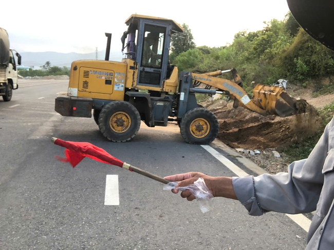 Bảo đảm ATGT trên các tuyến quốc lộ, đường Hồ Chí Minh qua TP. Đà Nẵng và tỉnh Quảng Nam sau mưa bão số 6- Ảnh 3.