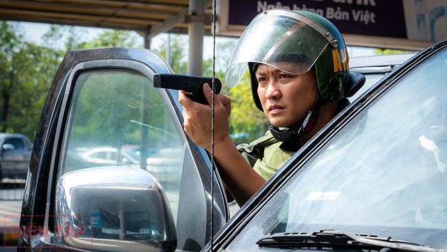 Cận cảnh tình huống cảnh sát khống chế nhóm khủng bố đột nhập sân bay Nội Bài, bắt cóc con tin- Ảnh 9.