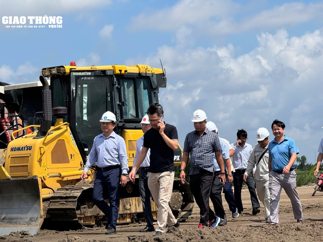 Thúc tiến độ thi công cao tốc Hậu Giang - Cà Mau- Ảnh 1.